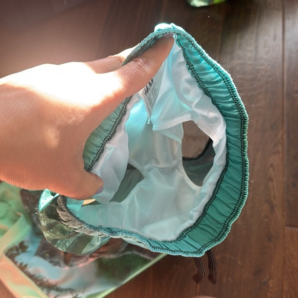 H&M 2 sets swimming trunks and rashguard. 2-4y - Picture 8 of 8